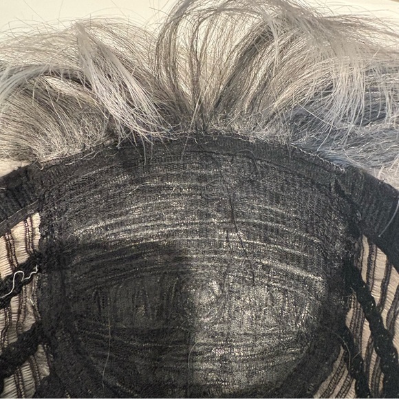 GRAY Pixie Wig! Light & Medium Grey! Basic Average size cap! Great condition! - Picture 7 of 11